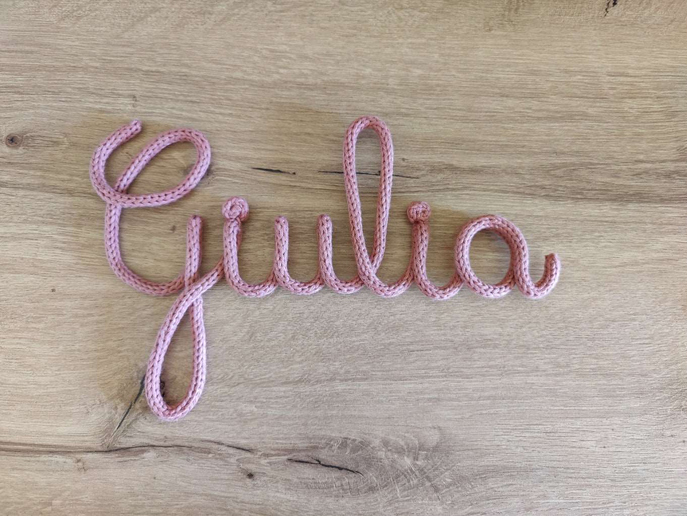 suspension prenom en tricotin Giulia
