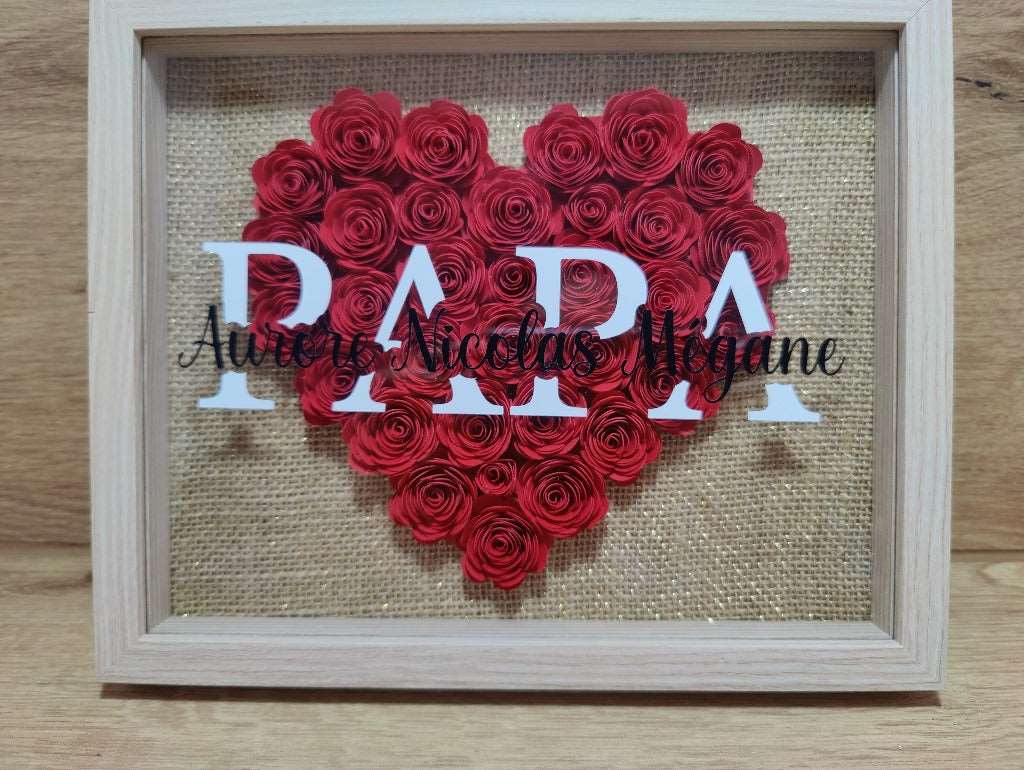 Cadre avec coeur avec coeur fleuri papa  avec prénoms des enfants meacrea