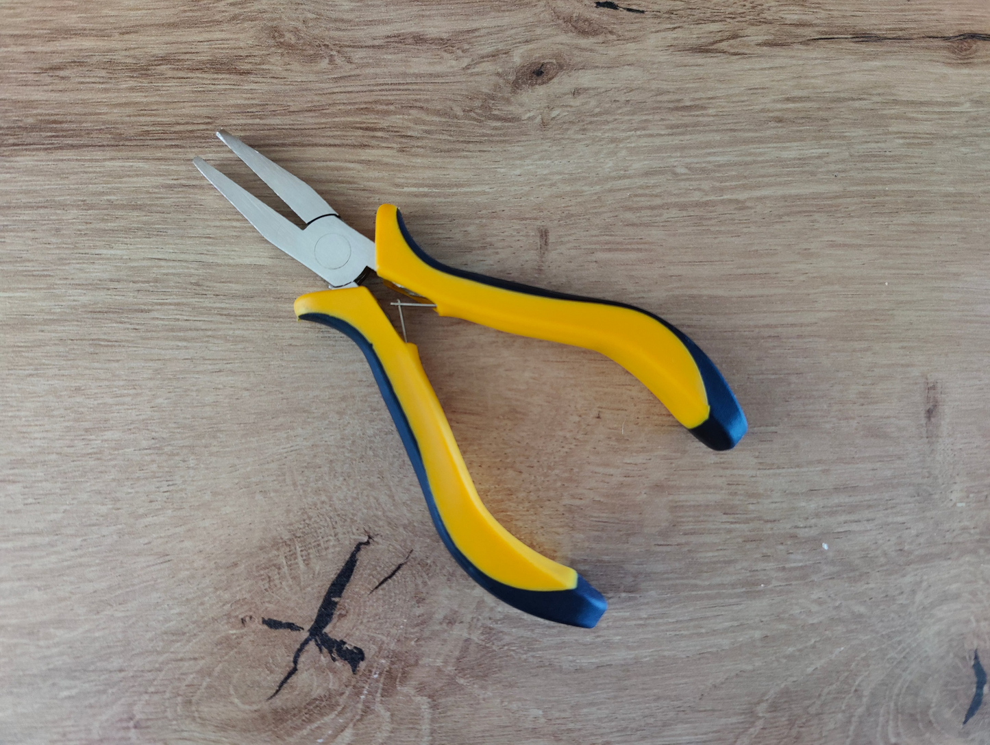 Pince plate pour dessins et mots filaires