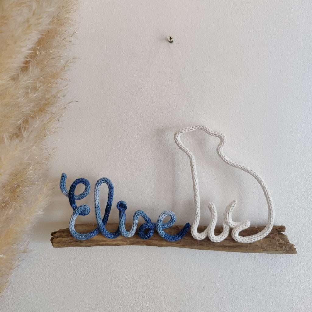 prenom en tricotin elise avec ours sur bois flotté