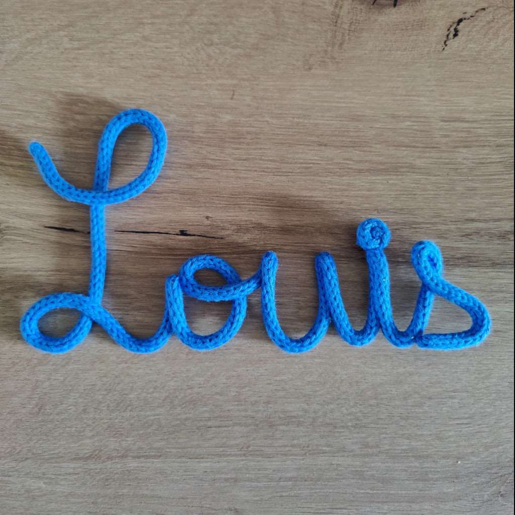 suspension prenom en tricotin louis