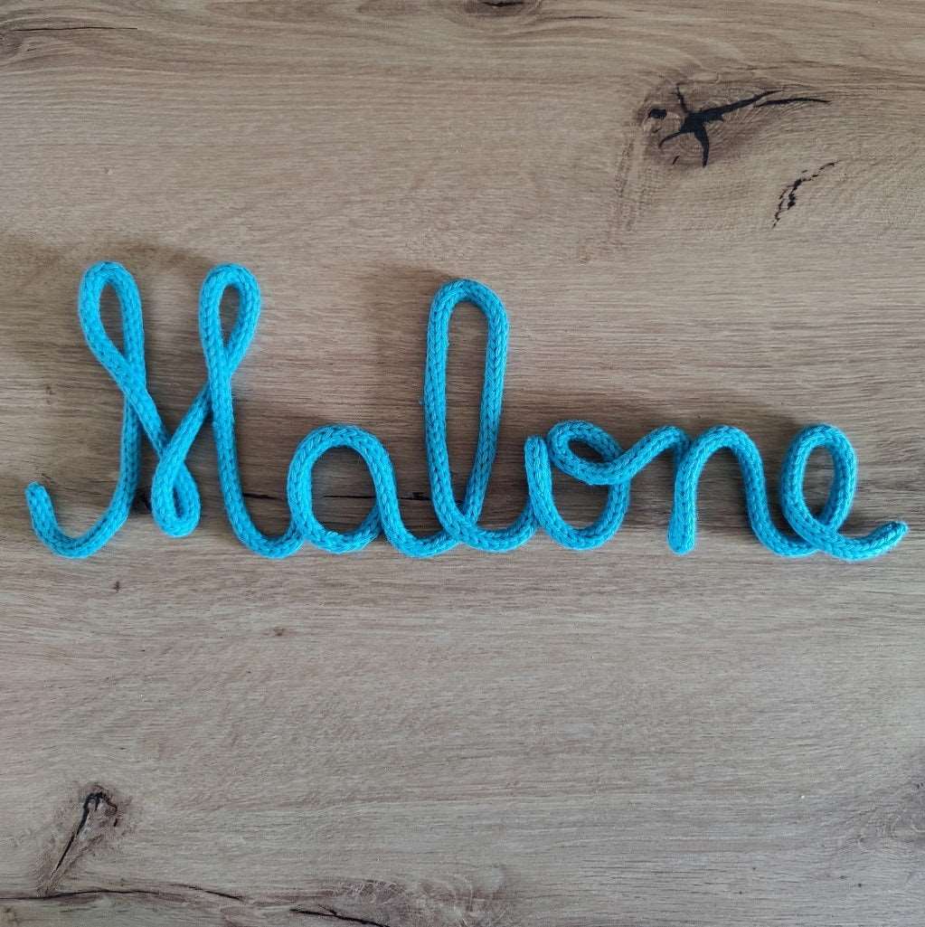 suspension prenom en tricotin malone