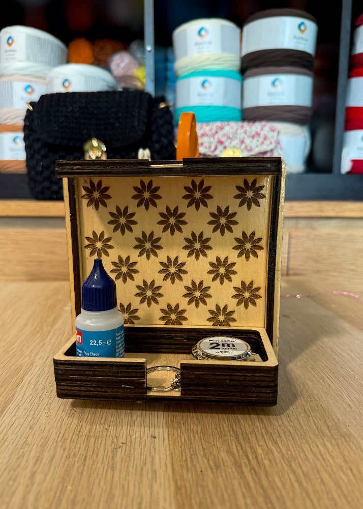 Boîte à crochet portable en bois pour crocheter facilement partout
