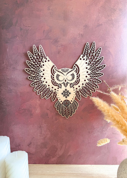 Mandala hibou en bois naturel gravé et découpé, décoration murale artisanale bohème signée MeaCrea – 31 x 29 cm