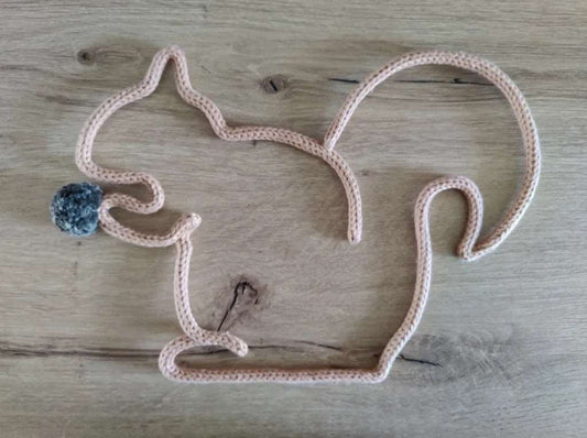 suspension animal ecureuil en tricotin décoration chambre enfant