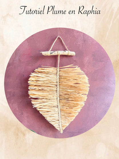 Plume décorative en raphia réalisée grâce à un tutoriel DIY débutant